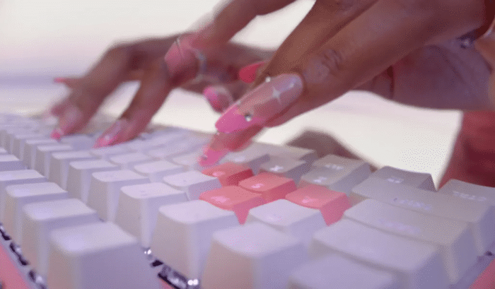 Безжична геймърска механична клавиатура Logitech G G715, TKL, Tactile, RGB LED, US Layout, бяла - Image 3