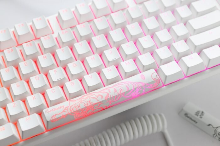 Геймърскa механична клавиатура Ducky One 3 Pure White TKL Hotswap Cherry MX Red, RGB, PBT Keycaps - Image 3