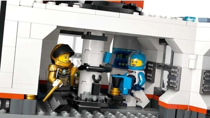 LEGO City - Space Base and Rocket Launchpad - 60434 - Image 5