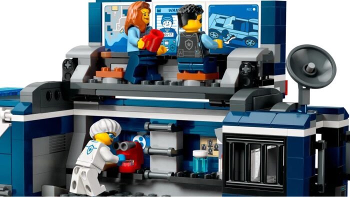 LEGO City - Police Mobile Crime Lab Truck - 60418 - Image 4